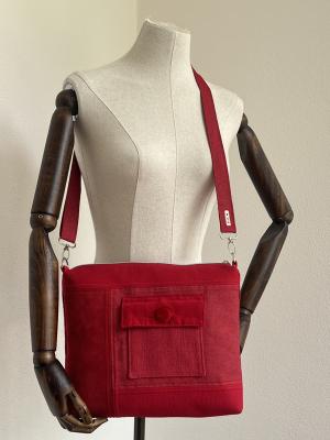 "Flickenwerk IV mit Tasche" - ROT